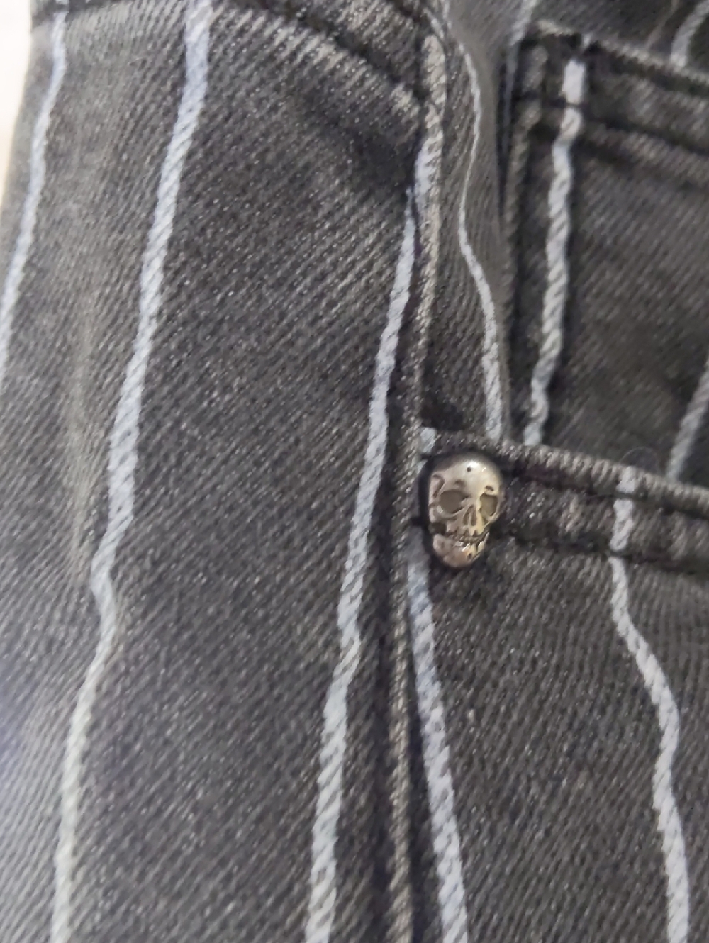 Hot topic Denim Striped High-Waist Mom Shorts Charcoal Gray - Picture 4 of 5